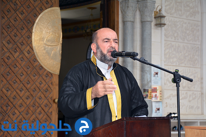 اهالي جلجولية يؤدون صلاة عيد الاضحى في ساحة مسجد الروضة في جلجولية 